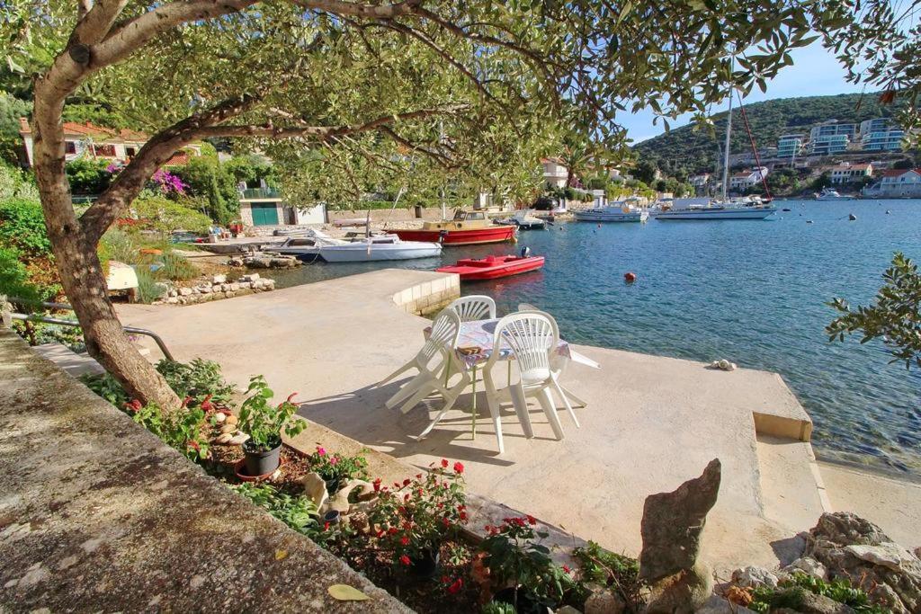 Apartmans And Rooms Dunjini Dvori Korčula Exterior foto
