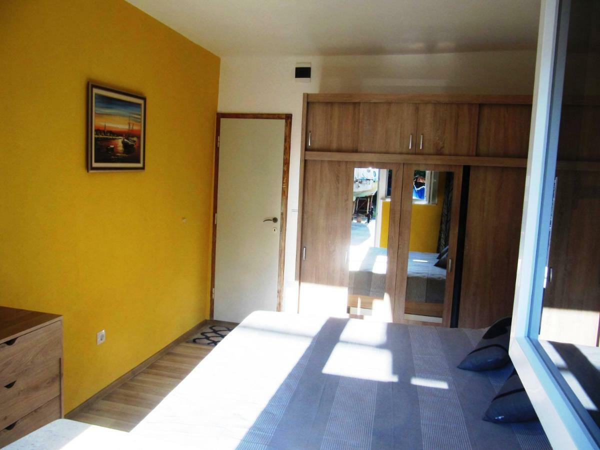 Apartmans And Rooms Dunjini Dvori Korčula Exterior foto